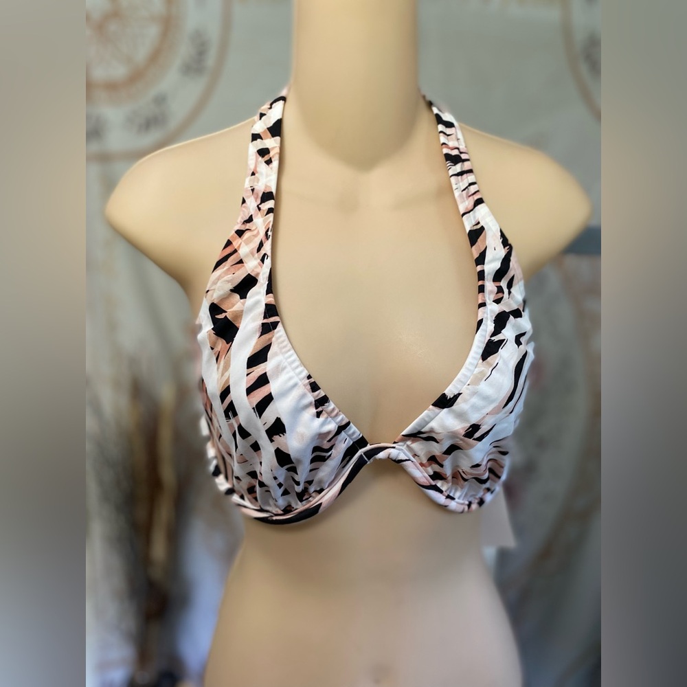 NWT Venus lightly lined halter bikini top size D (32 DD, 34 D, 36 C) underwire
